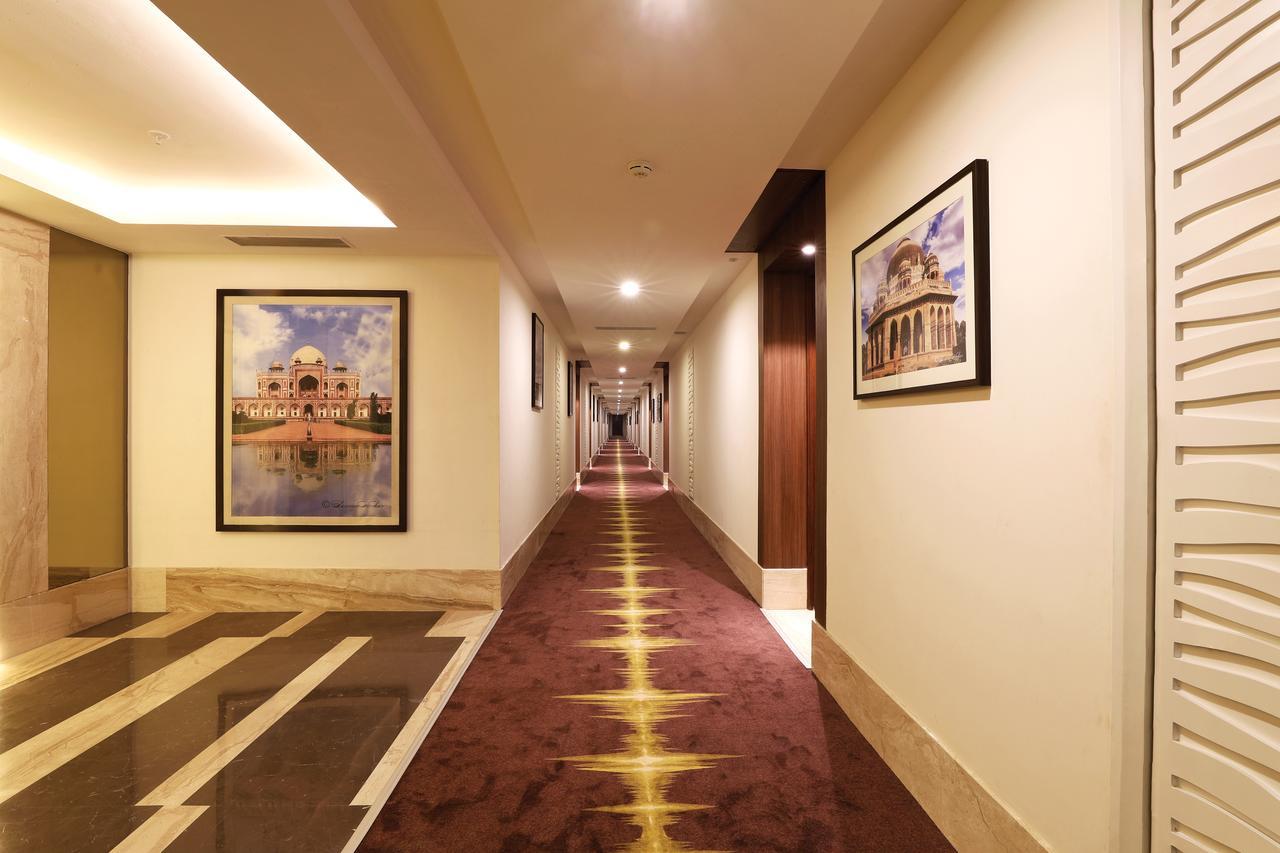 Lemon Tree Hotel, Sector 68, Sohna Road, Gurugram 4*